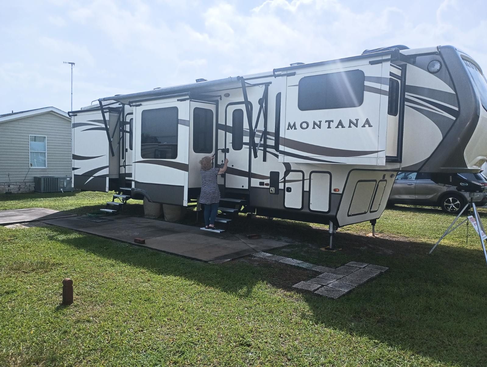 2016 Keystone Montana 3711FL - National Vehicle