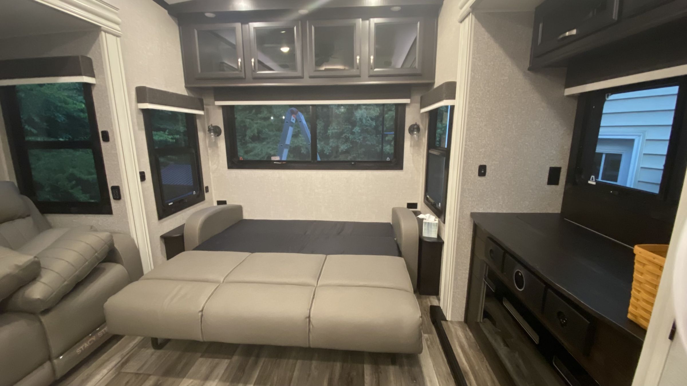 2022 Jayco North Point 377RLBH - National Vehicle