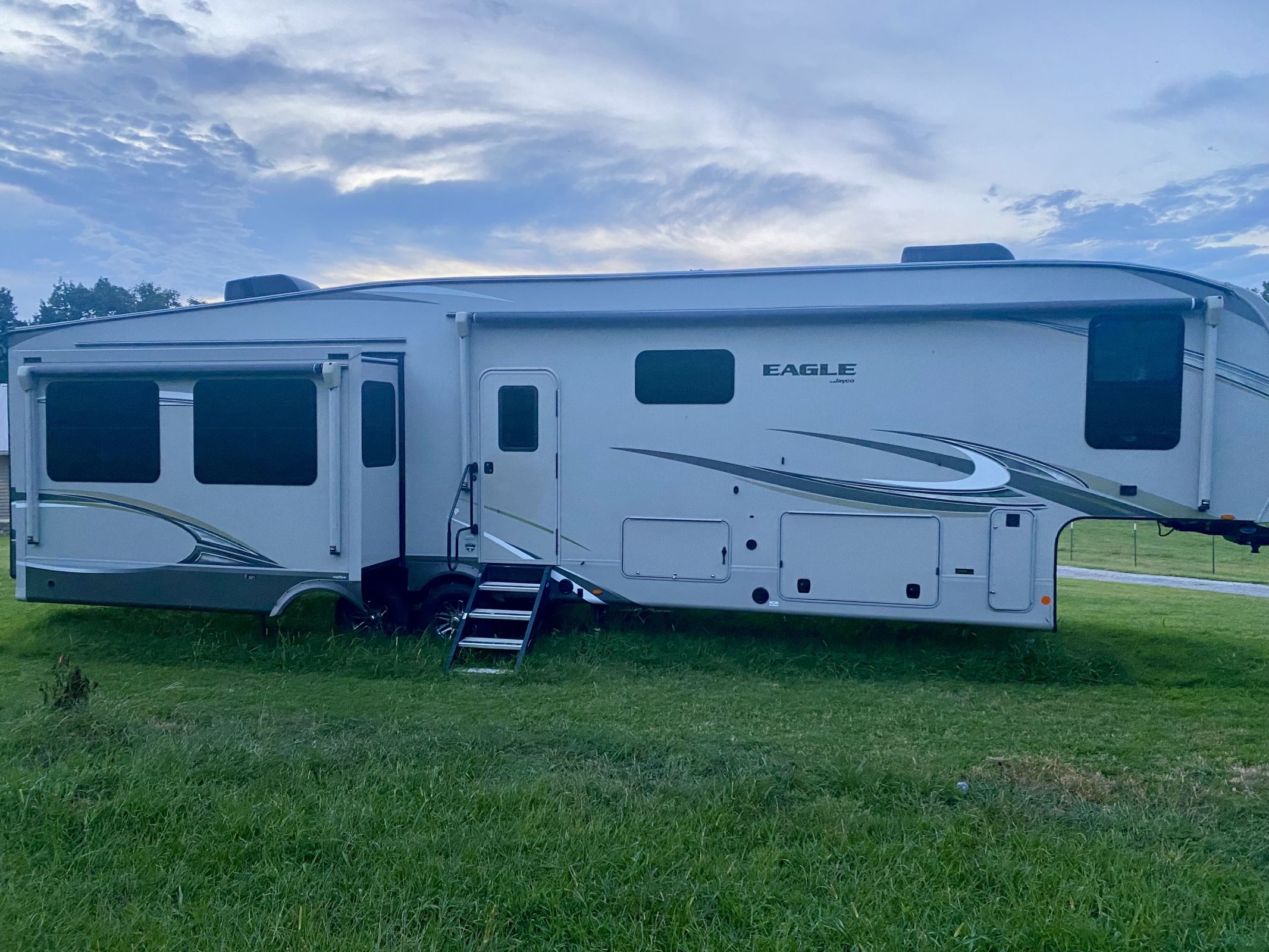 2020 Jayco Eagle 355MBQS - National Vehicle