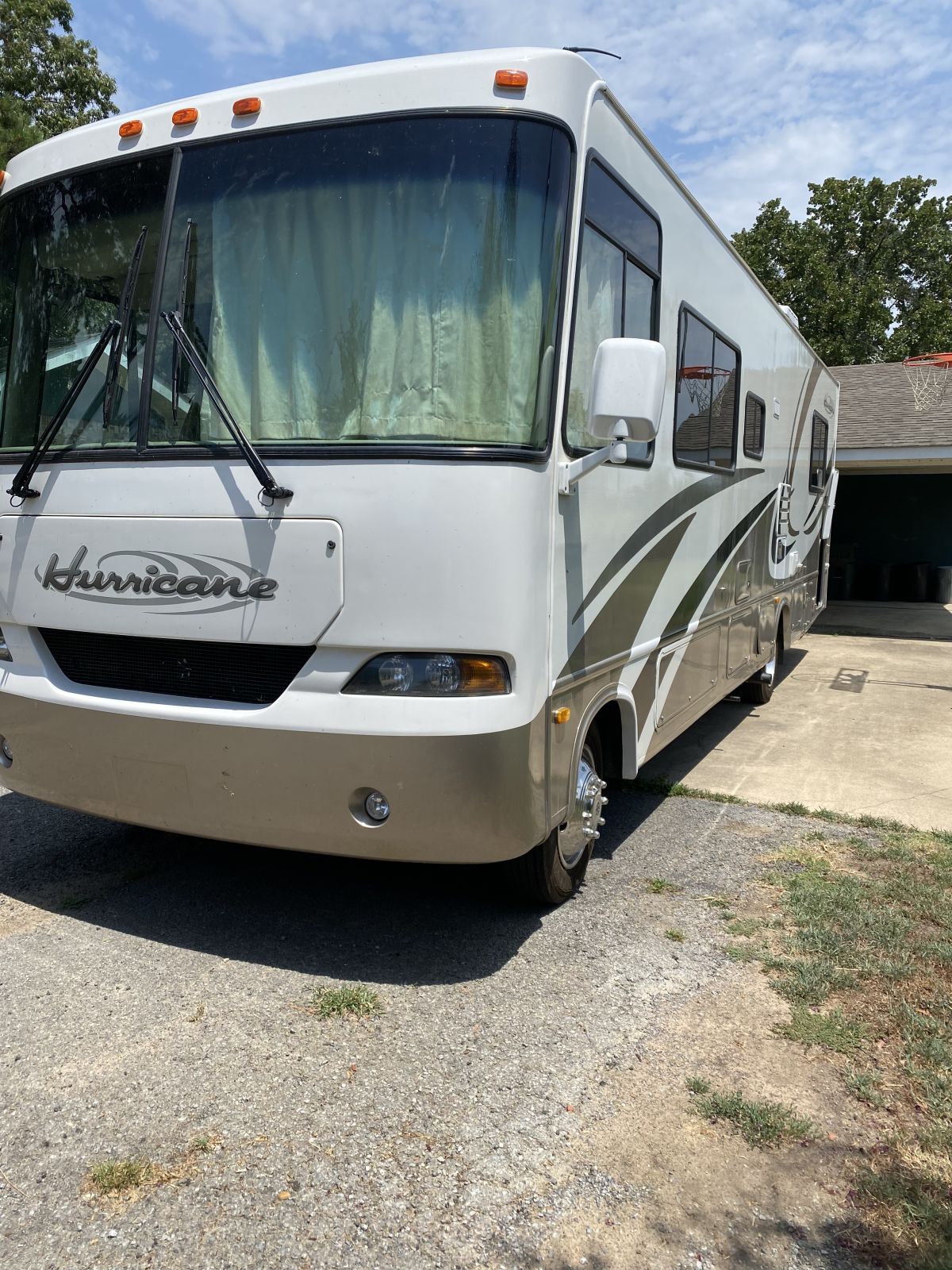 2005 Four Winds Hurricane 30Q - National Vehicle