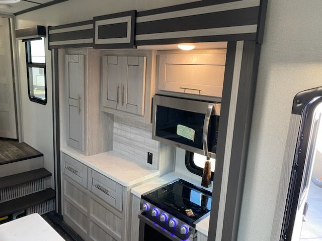 2021 Keystone Fuzion 427 - National Vehicle
