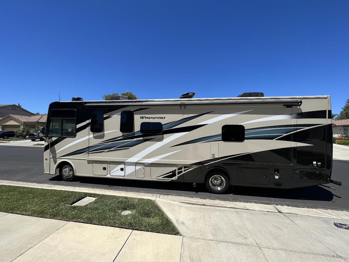 2021 Thor Motor Coach Windsport 33X - National Vehicle